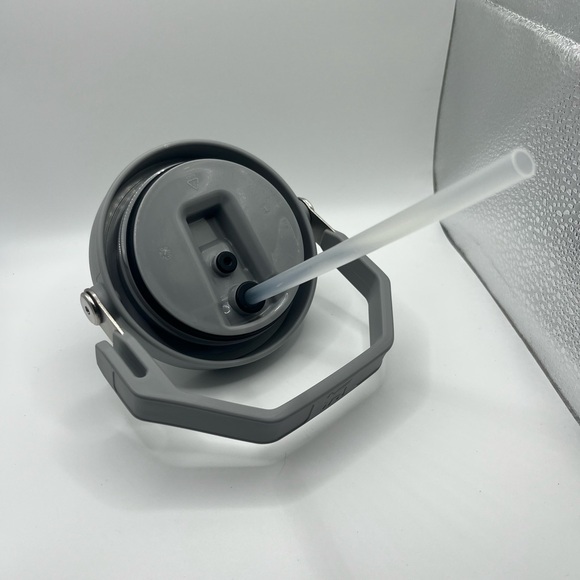 Stanley Gray and White 40oz jug - Picture 7 of 7